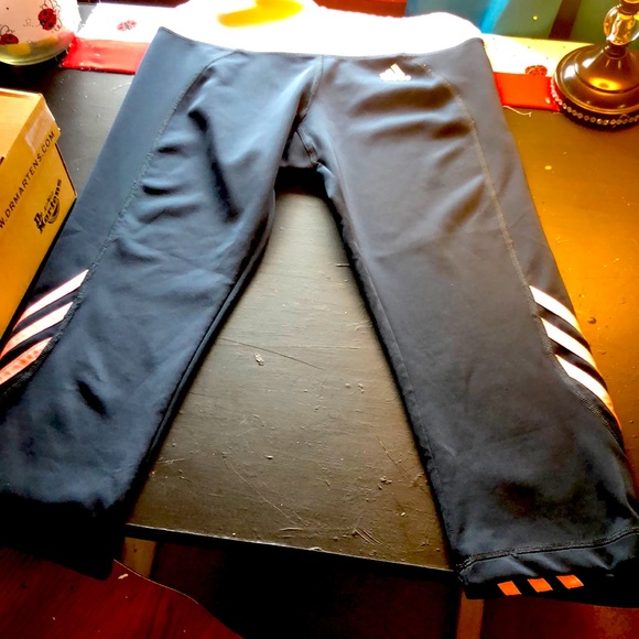 Adidas women’s Capri workout pants size M - Picture 1 of 3